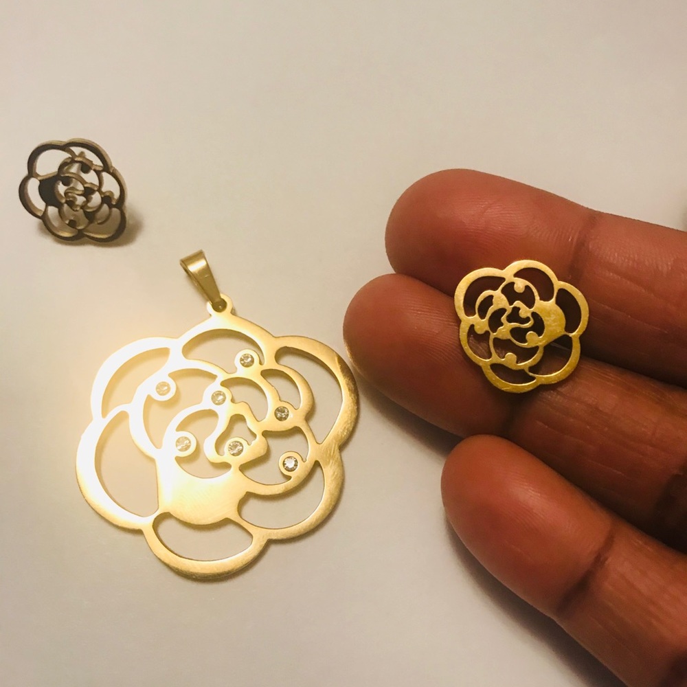 Gold flower stainless steel/Rhinestone Pendant set
